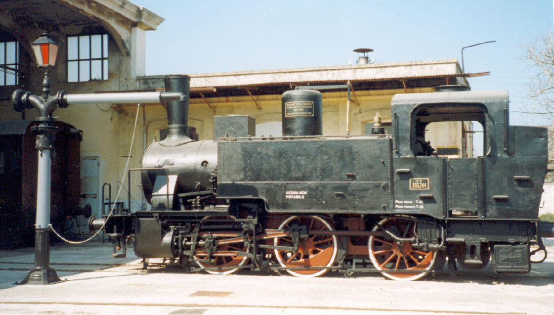 locomotiva a vapore 835